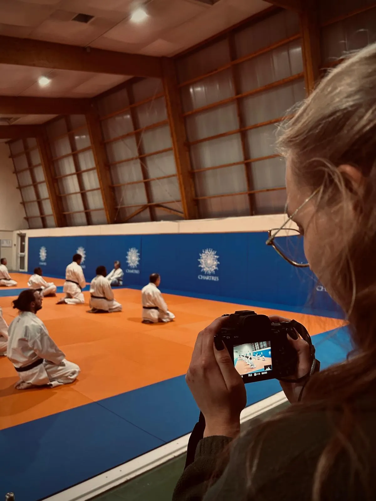Océane Chesnais en tournage — Stage de karaté Shukokai
